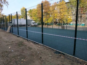 Забор на спортивную площадку 40 метров фото в Икше