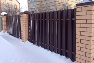 Забор из евроштакетника в шахматном порядке 30 метров фото в Икше